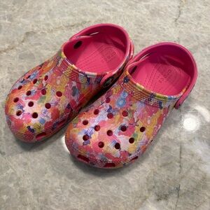 Crocs Pink Hyper Real clog kids size c11